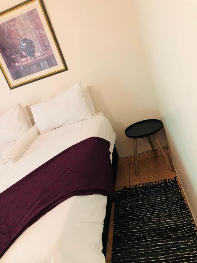Mo-Nize Villa Guesthouse โอชิวารองโก ภายนอก รูปภาพ
